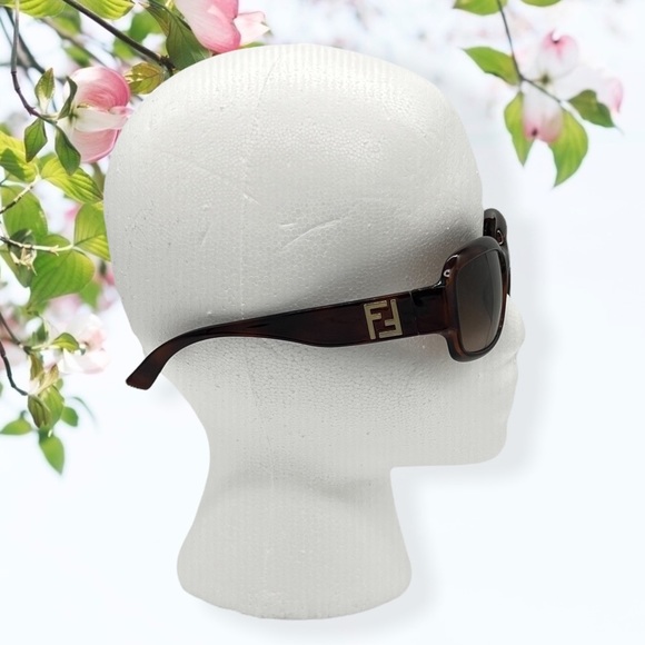 FENDI Sunglasses - Picture 4 of 12